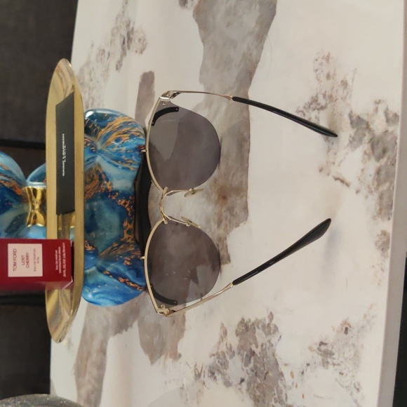 Prada very cute Women's sunglasses - Picture 7 of 9